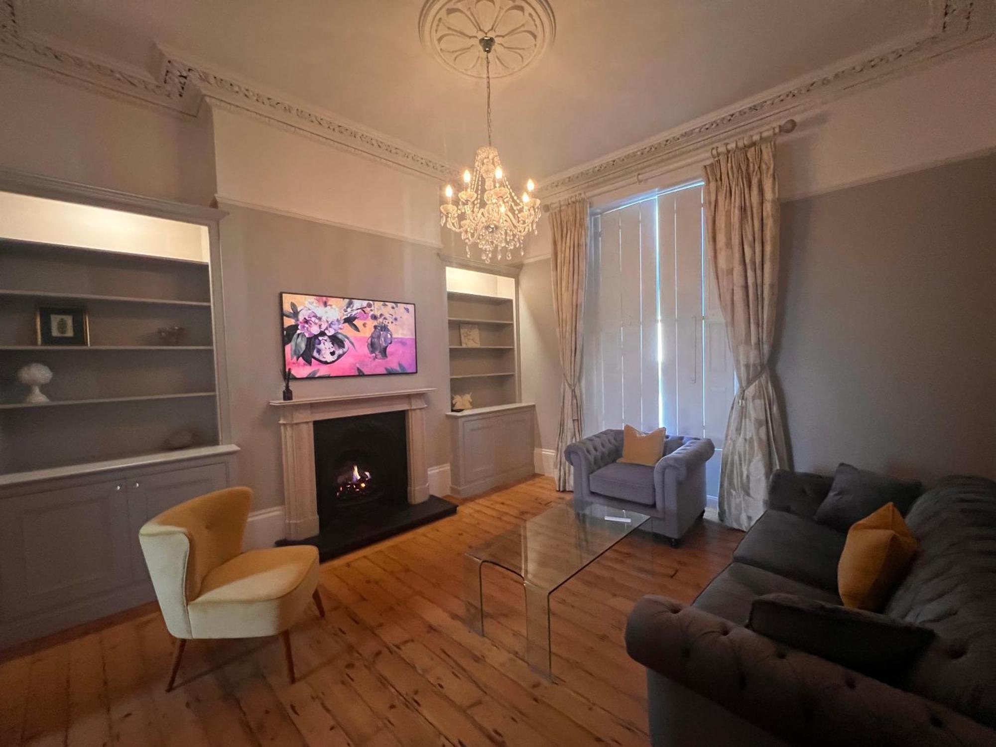 Сasa de vacaciones No2 Clarence Grade Ii Regency Townhouse Short Walk To Racecourse And Town Centre