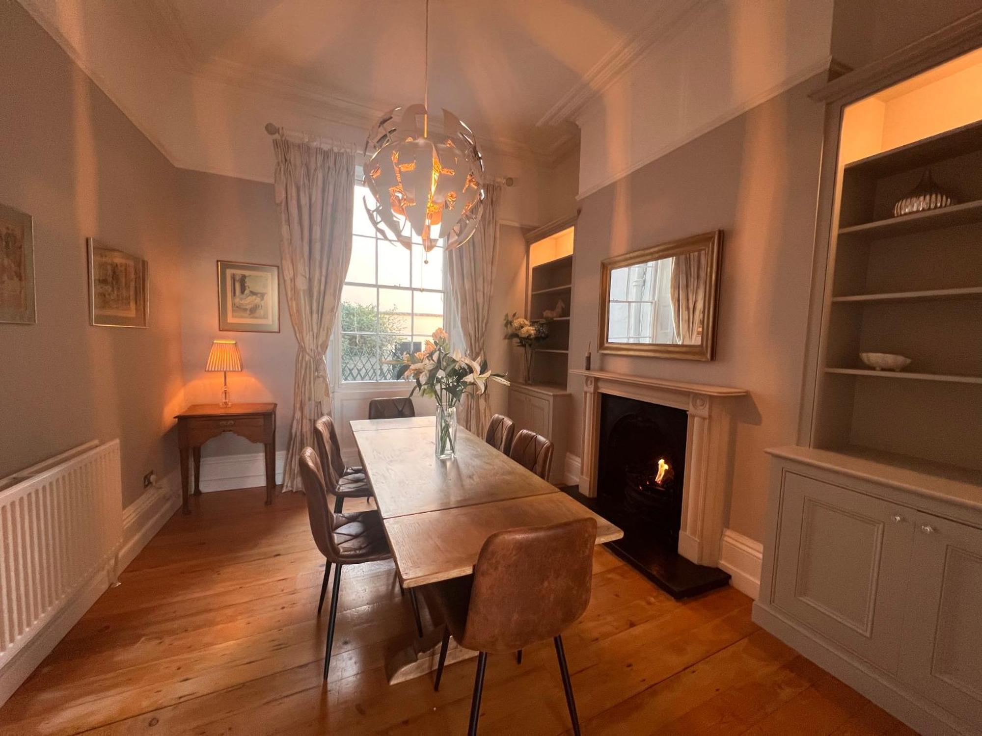 Сasa de vacaciones No2 Clarence Grade Ii Regency Townhouse Short Walk To Racecourse And Town Centre